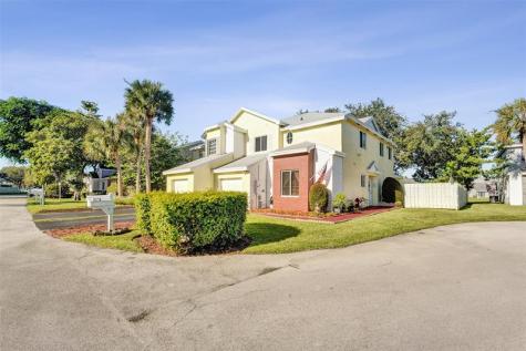 1081 SW 110th Lane Davie FL 33324