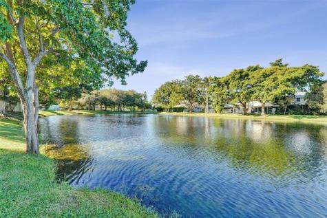 1081 SW 110th Lane Davie FL 33324