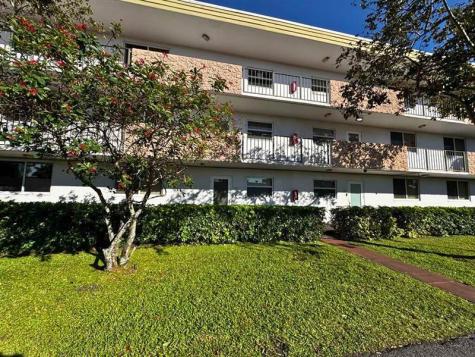 6005 Del Lago Circle Sunrise FL 33313