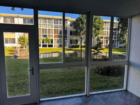 6005 Del Lago Circle Sunrise FL 33313