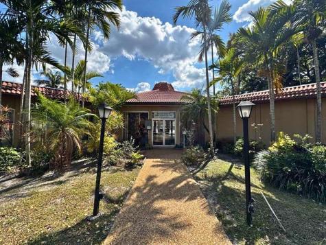 6005 Del Lago Circle Sunrise FL 33313