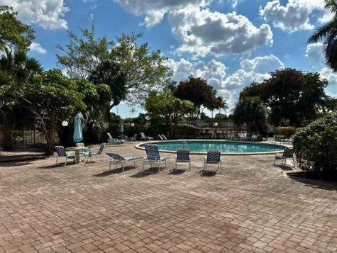 6005 Del Lago Circle Sunrise FL 33313