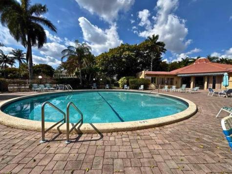6005 Del Lago Circle Sunrise FL 33313