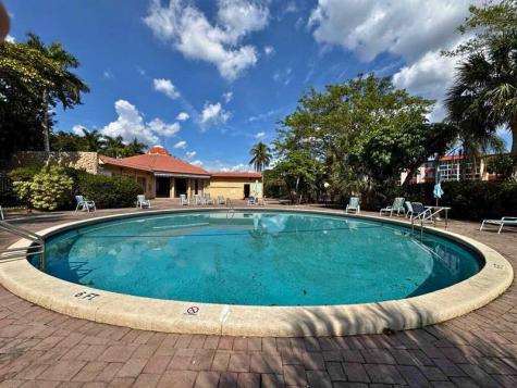 6005 Del Lago Circle Sunrise FL 33313