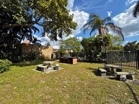 6005 Del Lago Circle Sunrise FL 33313