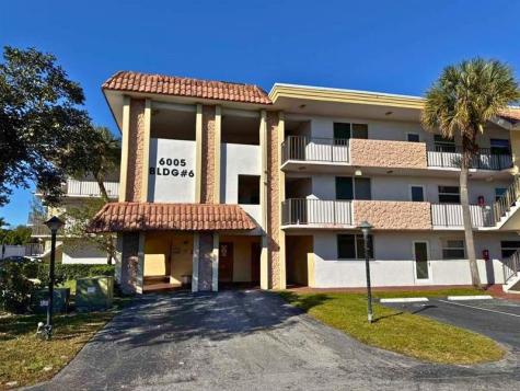 6005 Del Lago Circle Sunrise FL 33313