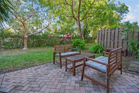 6927 Julia Gardens Drive Coconut Creek FL 33073