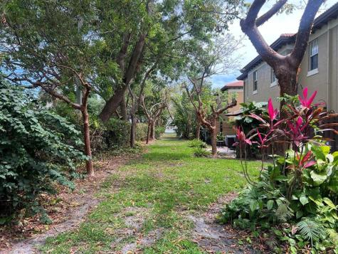 6927 Julia Gardens Drive Coconut Creek FL 33073