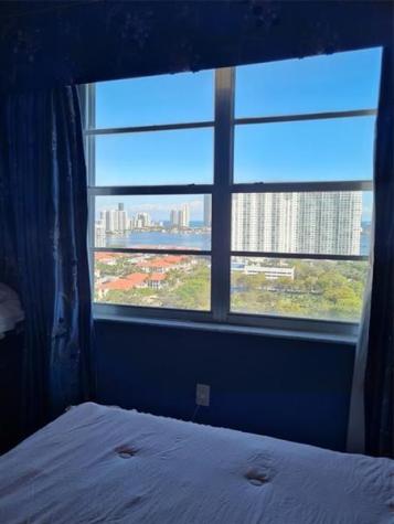 2851 NE 183 Aventura FL 33160