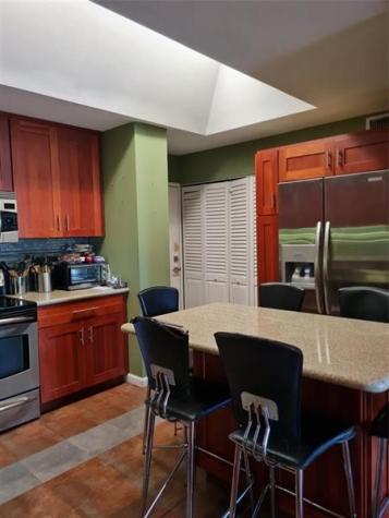 2851 NE 183 Aventura FL 33160