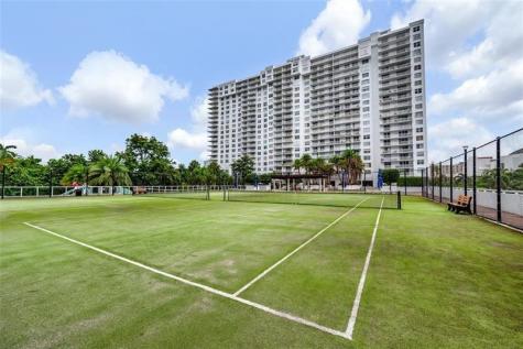 2851 NE 183 Aventura FL 33160