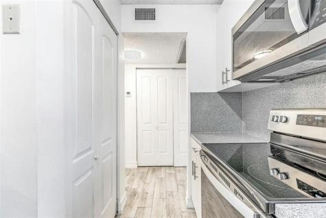 911 Twin Lakes Drive Coral Springs FL 33071