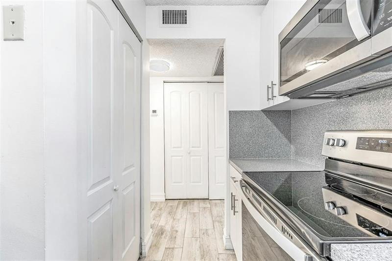 911 Twin Lakes Drive Coral Springs FL 33071