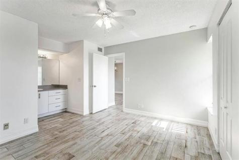 911 Twin Lakes Drive Coral Springs FL 33071