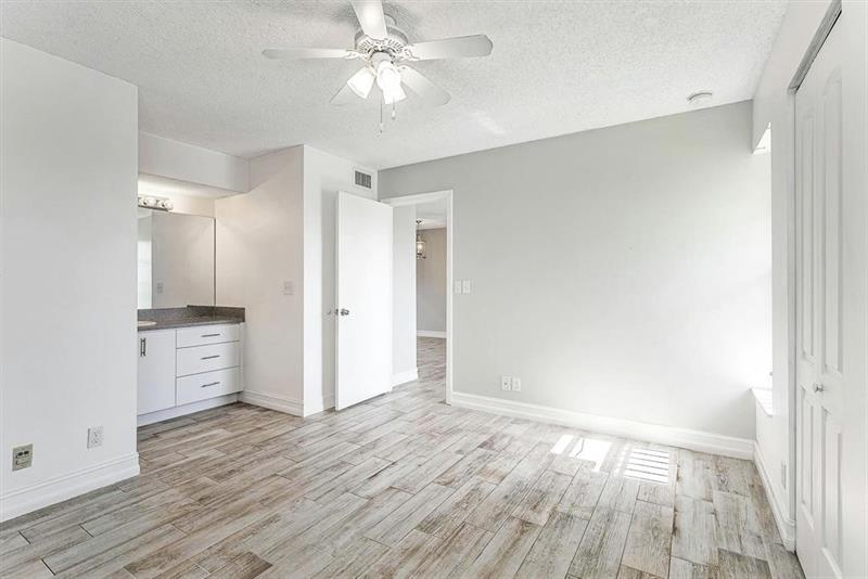 911 Twin Lakes Drive Coral Springs FL 33071