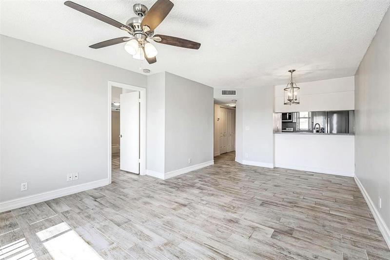 911 Twin Lakes Drive Coral Springs FL 33071