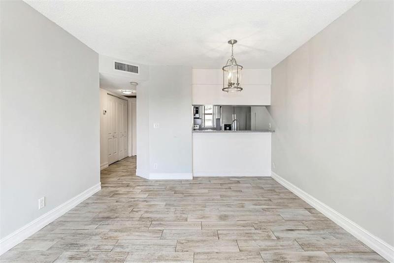 911 Twin Lakes Drive Coral Springs FL 33071