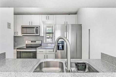 911 Twin Lakes Drive Coral Springs FL 33071