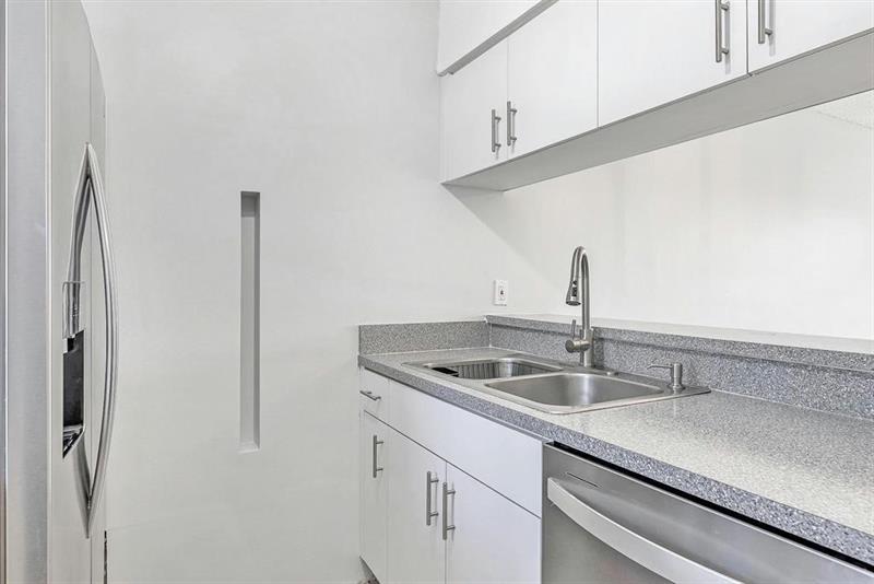 911 Twin Lakes Drive Coral Springs FL 33071