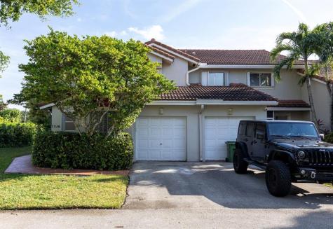 7326 Pinewalk Drive Pompano Beach FL 33063