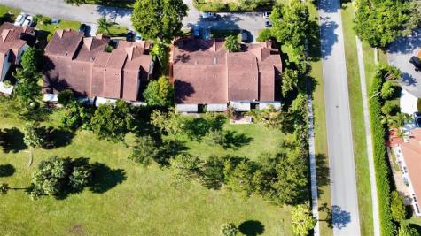 7326 Pinewalk Drive Pompano Beach FL 33063