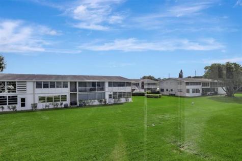 287 Farnham L Deerfield Beach FL 33442