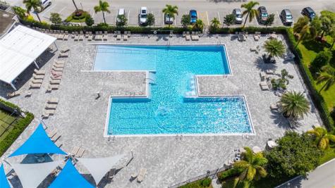 287 Farnham L Deerfield Beach FL 33442