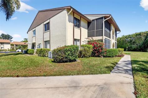 310 Knotty Pine Circle Greenacres FL 33463