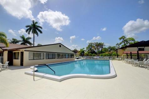 310 Knotty Pine Circle Greenacres FL 33463