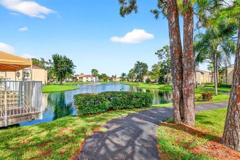 310 Knotty Pine Circle Greenacres FL 33463