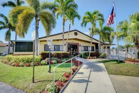 310 Knotty Pine Circle Greenacres FL 33463