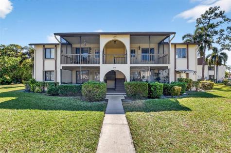 310 Knotty Pine Circle Greenacres FL 33463