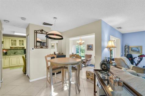 6693 Via Regina Boca Raton FL 33433