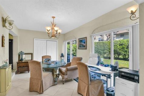 6693 Via Regina Boca Raton FL 33433