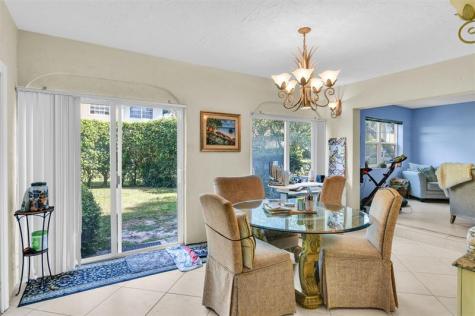 6693 Via Regina Boca Raton FL 33433