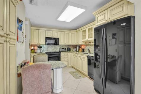 6693 Via Regina Boca Raton FL 33433