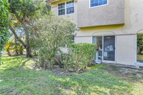 6693 Via Regina Boca Raton FL 33433