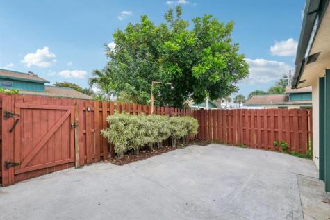 1091 Manor Drive Palm Springs FL 33461