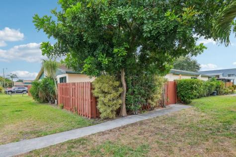 1091 Manor Drive Palm Springs FL 33461