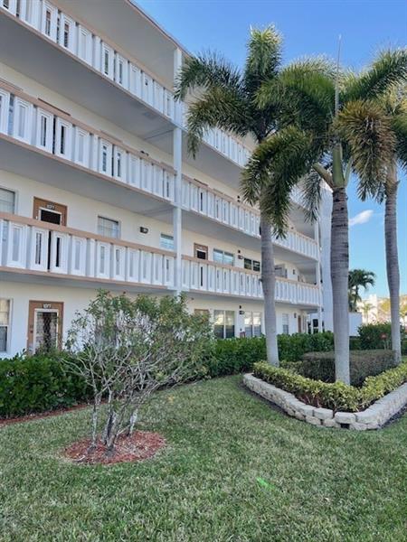 2075 E Cornwall D Boca Raton FL 33434