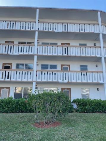 2075 E Cornwall D Boca Raton FL 33434