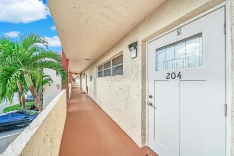 8980 S Hollybrook Boulevard Pembroke Pines FL 33025