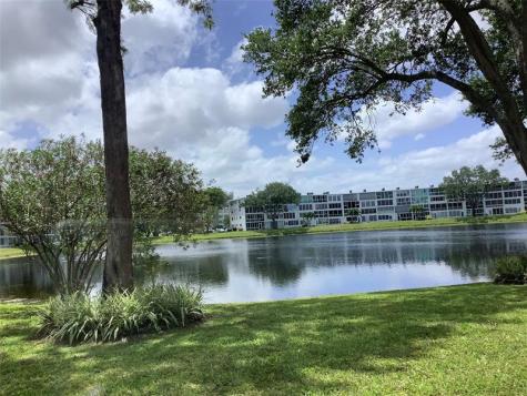 1054 Cambridge C Deerfield Beach FL 33442