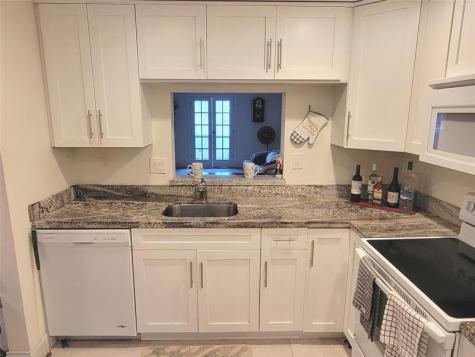 2800 Somerset Lauderdale Lakes FL 33311