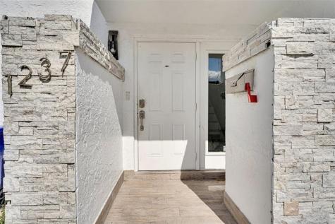 1237 Seaview North Lauderdale FL 33068