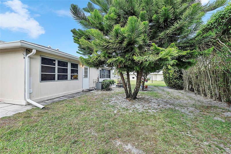 393 Bennington Lane Lake Worth FL 33467