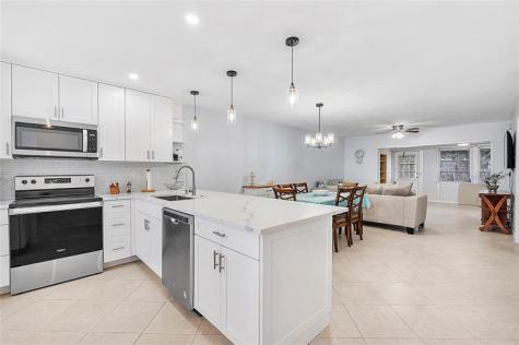 393 Bennington Lane Lake Worth FL 33467