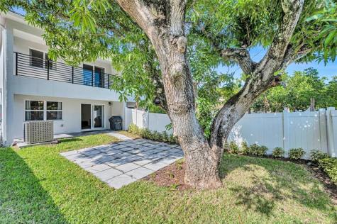808 NE 15th Avenue Fort Lauderdale FL 33304