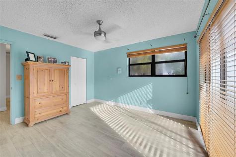 2774 S University Drive Davie FL 33328