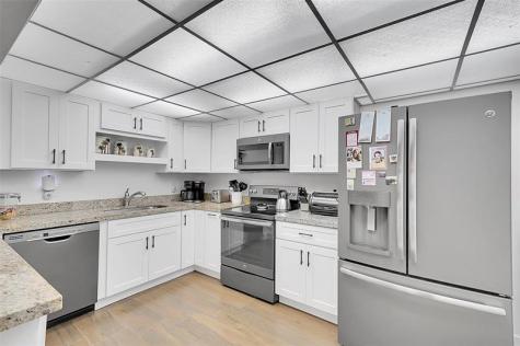 2774 S University Drive Davie FL 33328